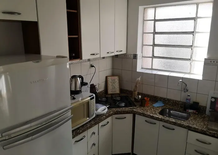 Ensolarado E Espacoso Quarto/sala No Coracao De Poa *