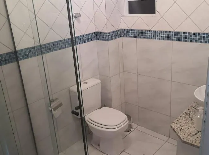 Ensolarado E Espacoso Quarto/sala No Coracao De Poa *