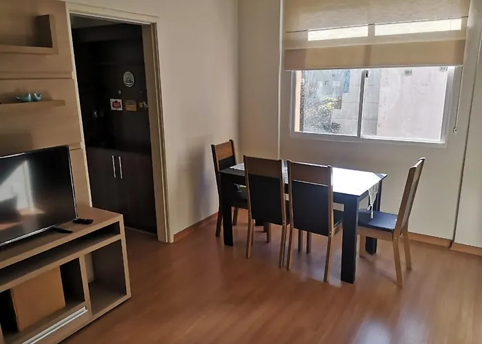 Ensolarado E Espacoso Quarto/sala No Coracao De Poa