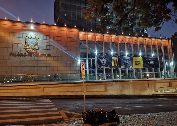 Ensolarado E Espacoso Quarto/sala No Coracao De Poa * Porto Alegre
